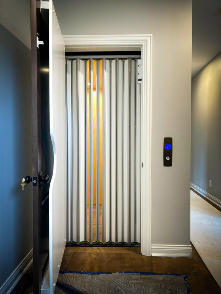 Elvoron MR Customized Elegance – Boone, Iowa | Garaventa Lift